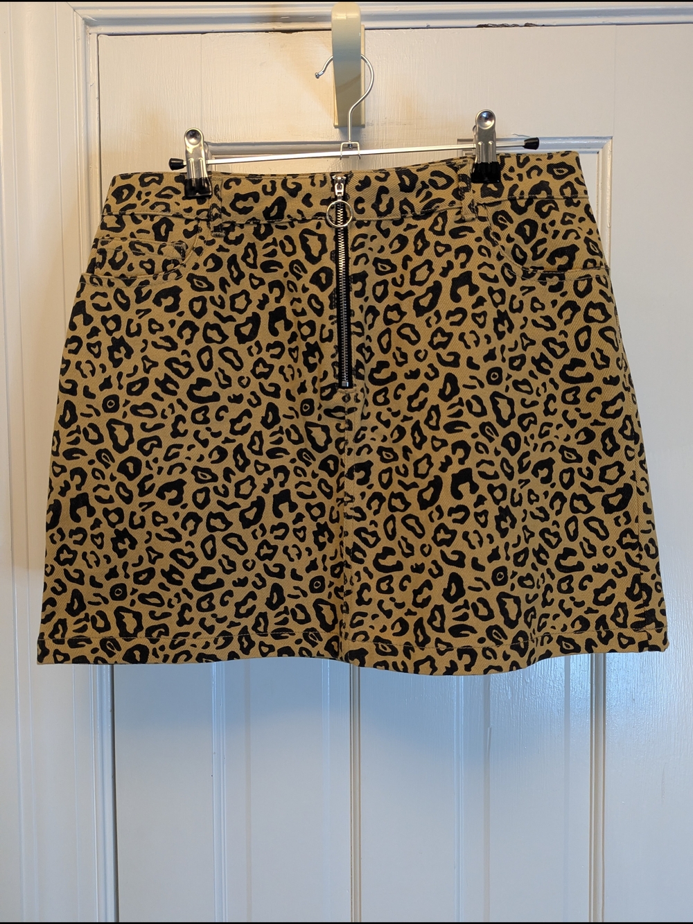 vestique Leopard Print Mini Skirt in Tan and Black